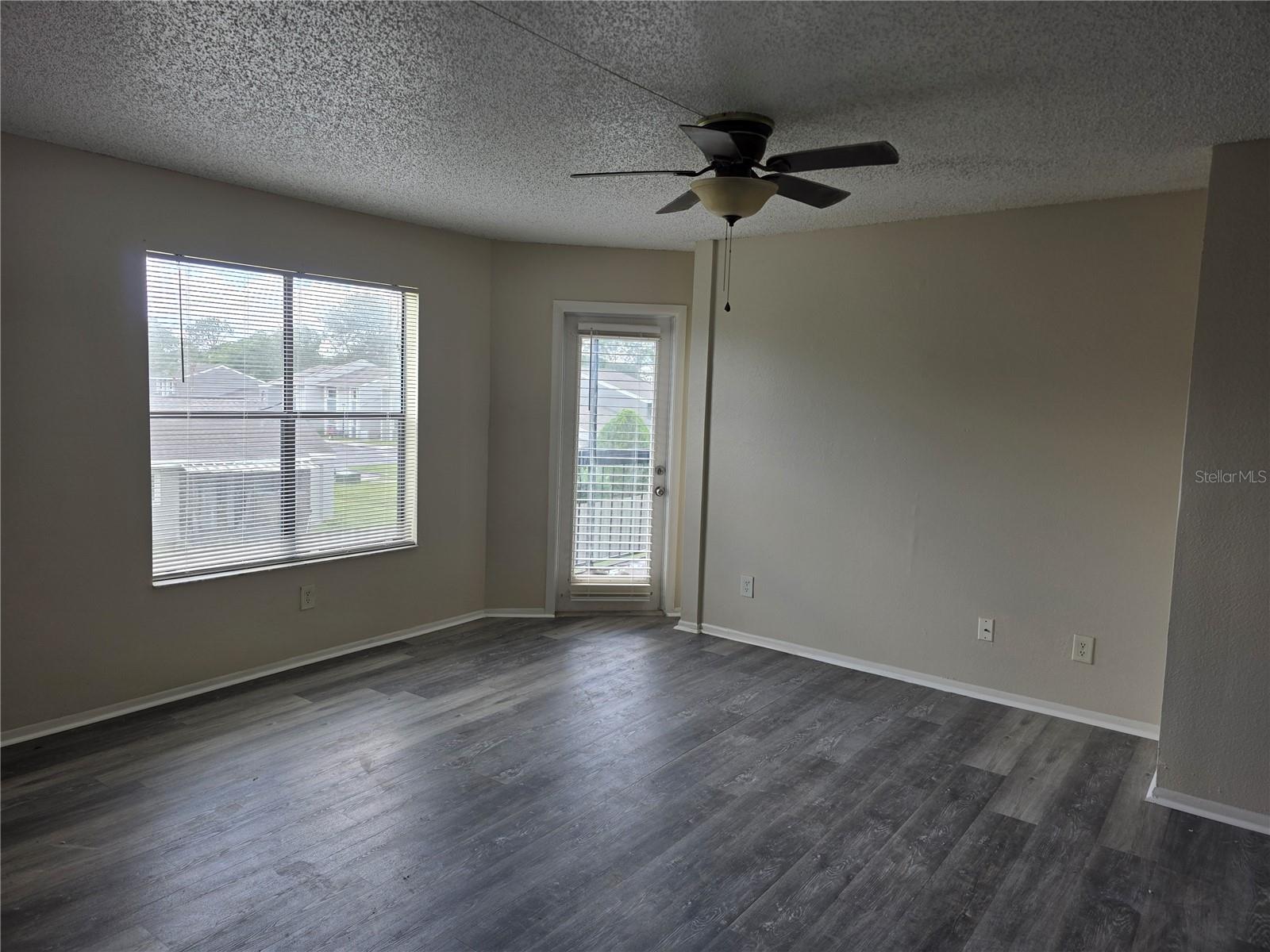 Image 2 of 7 For 2030 Cascades Boulevard 204