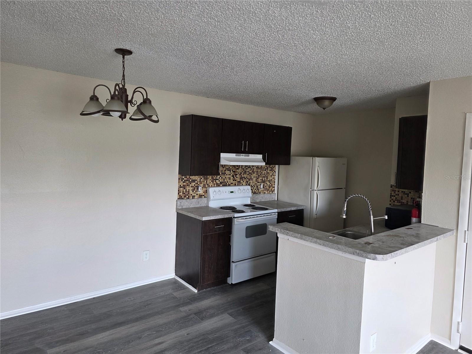 Image 3 of 7 For 2030 Cascades Boulevard 204