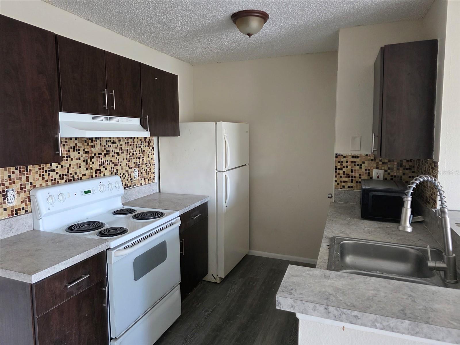 Image 4 of 7 For 2030 Cascades Boulevard 204