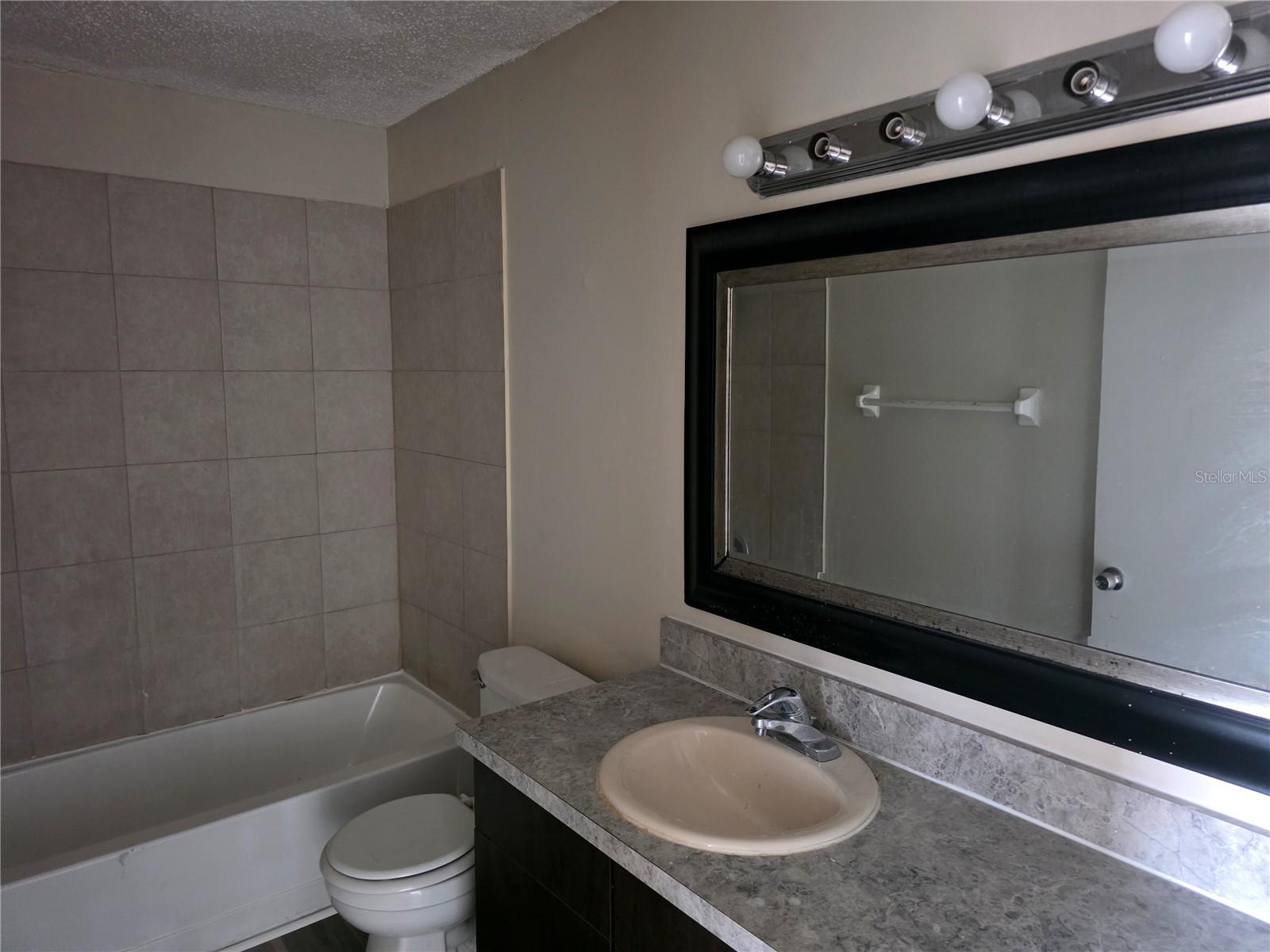 Image 7 of 7 For 2030 Cascades Boulevard 204