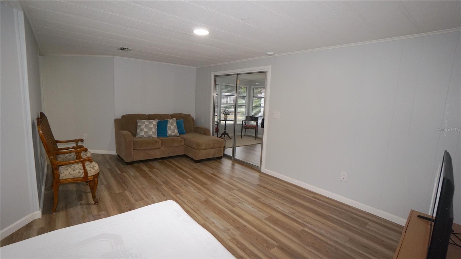 Image 14 of 56 For 2618 Brookside Circle