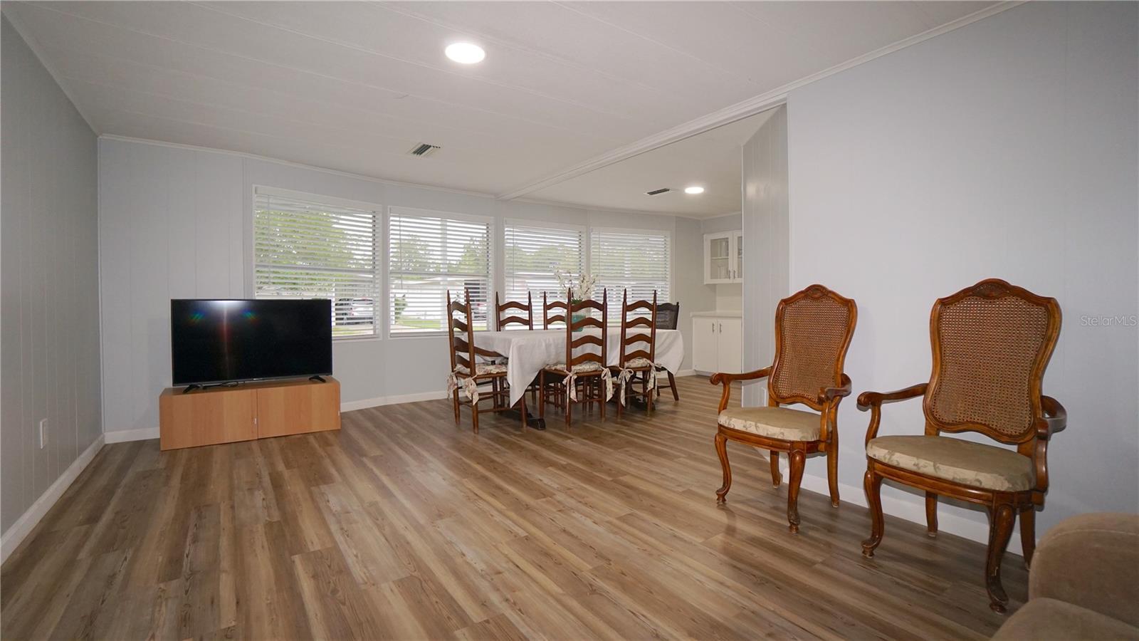 Image 15 of 56 For 2618 Brookside Circle