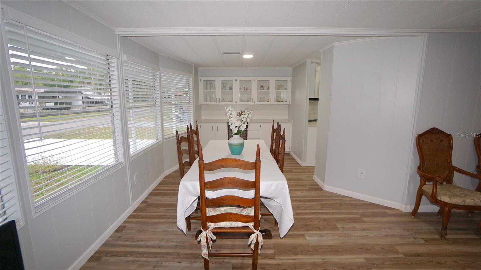 Image 17 of 56 For 2618 Brookside Circle