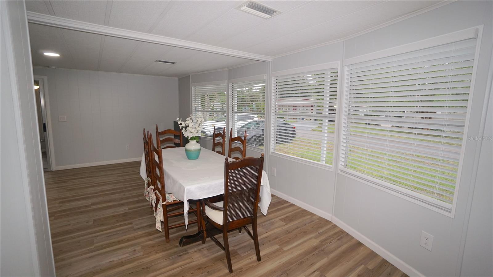 Image 19 of 56 For 2618 Brookside Circle