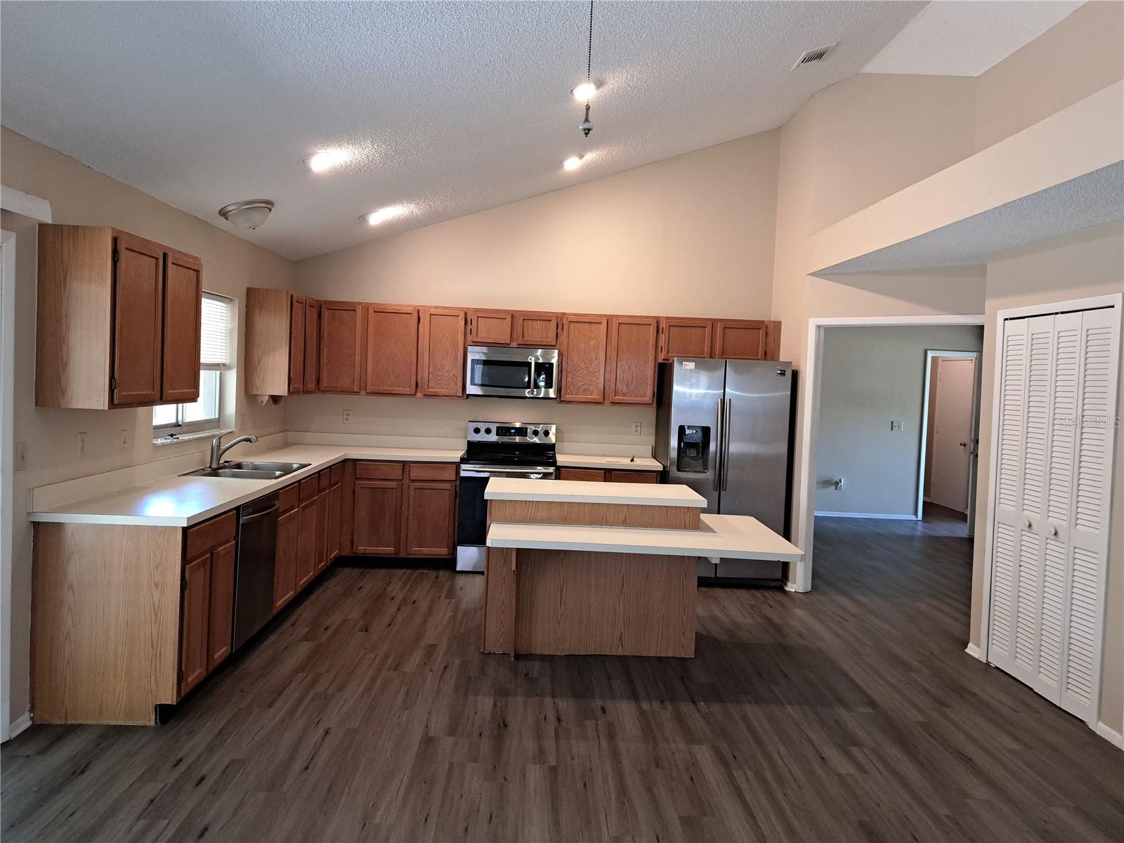 Image 3 of 17 For 7481 Bordwine Drive