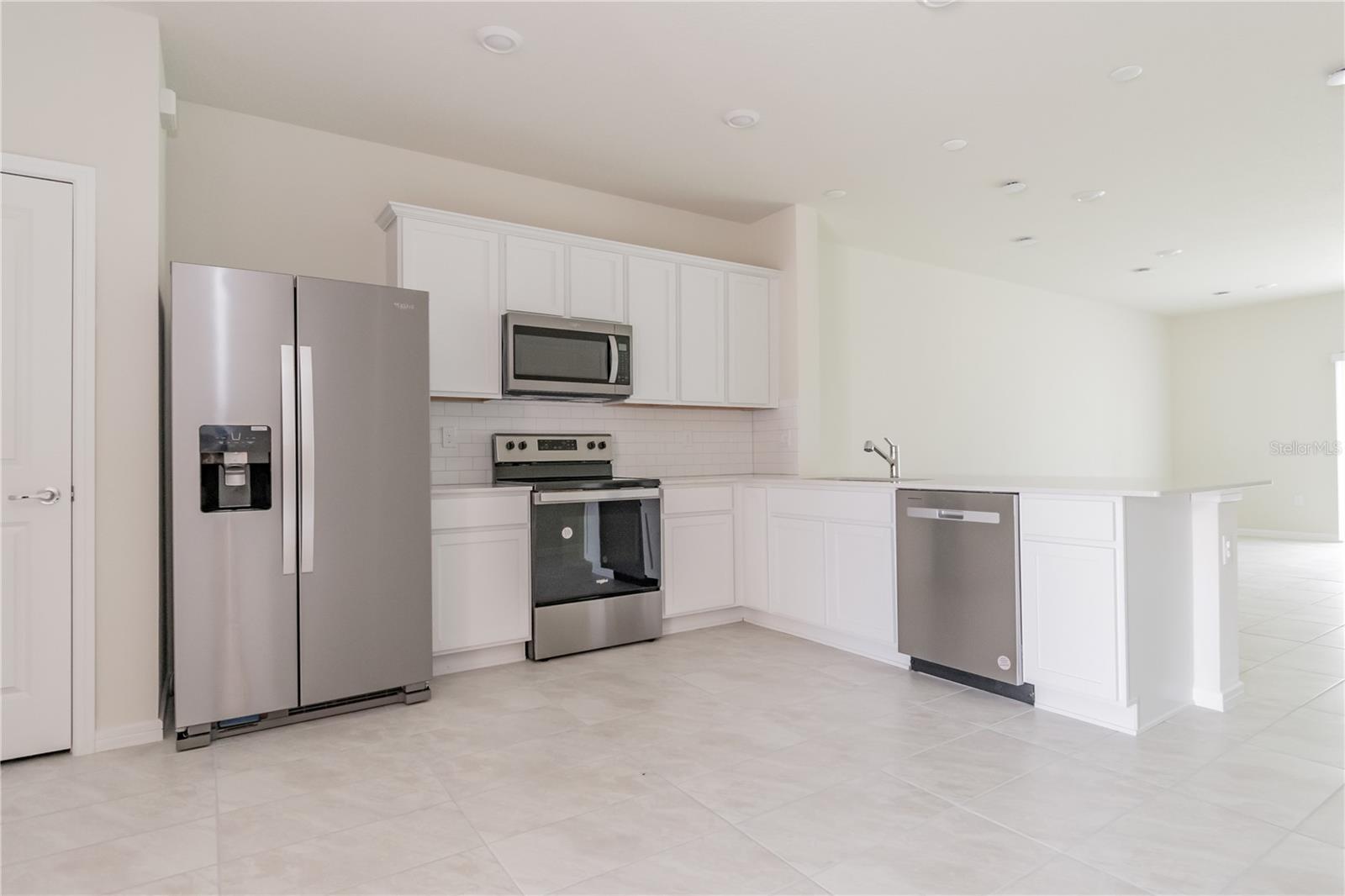 Image 2 of 23 For 2815 Stunning Avenue