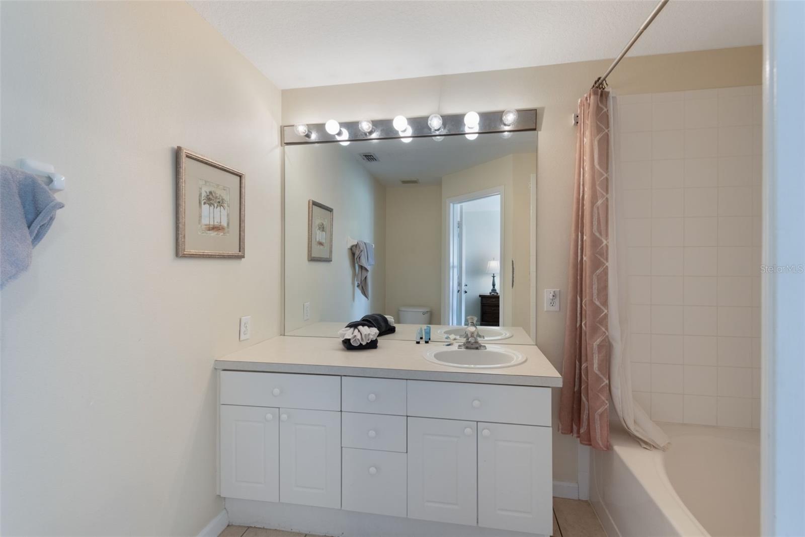 Image 15 of 53 For 2322 Silver Palm Drive