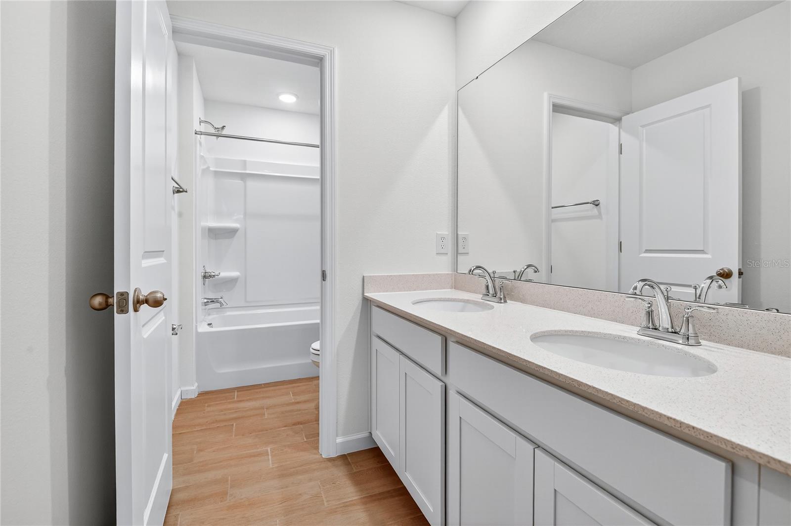 Image 13 of 19 For 729 Lake Dell Avenue