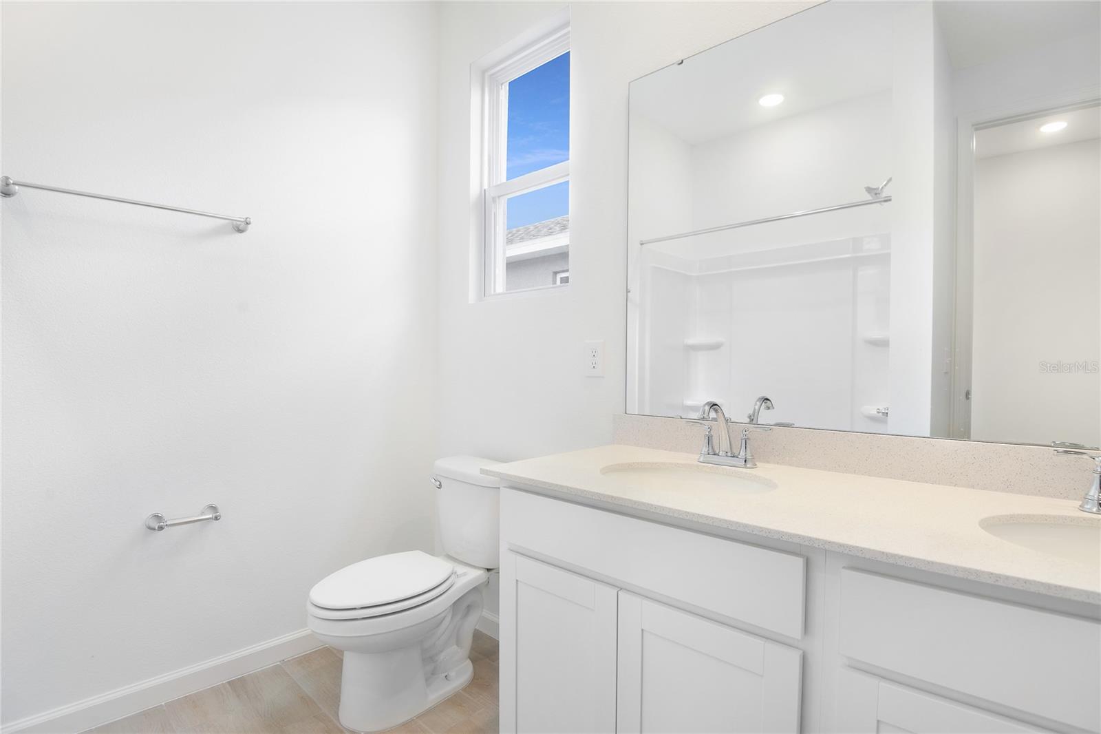 Image 12 of 17 For 811 Lake Dell Road