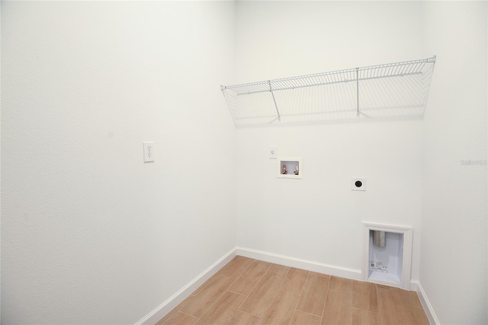 Image 14 of 17 For 811 Lake Dell Road