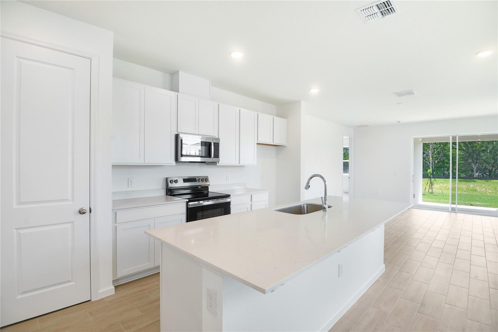 Image 4 of 17 For 811 Lake Dell Road