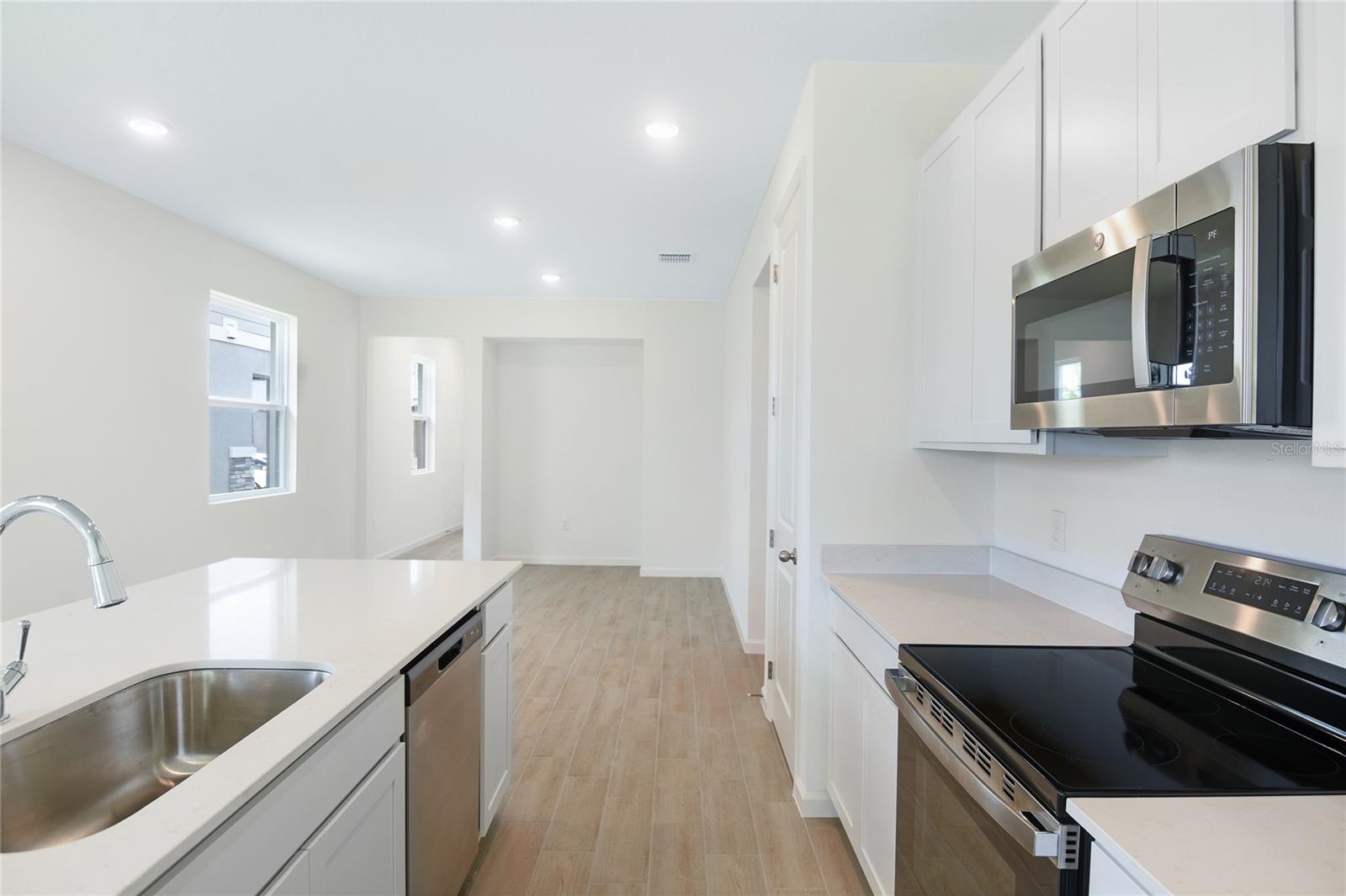 Image 6 of 17 For 811 Lake Dell Road