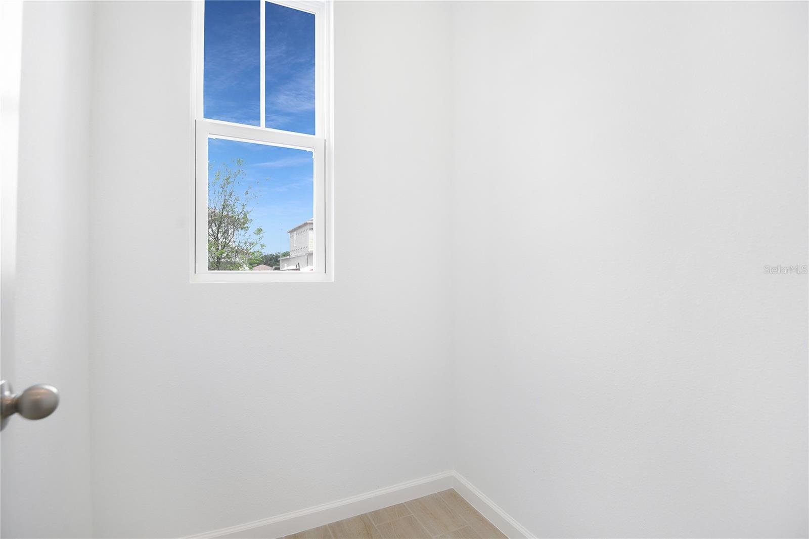 Image 8 of 17 For 811 Lake Dell Road