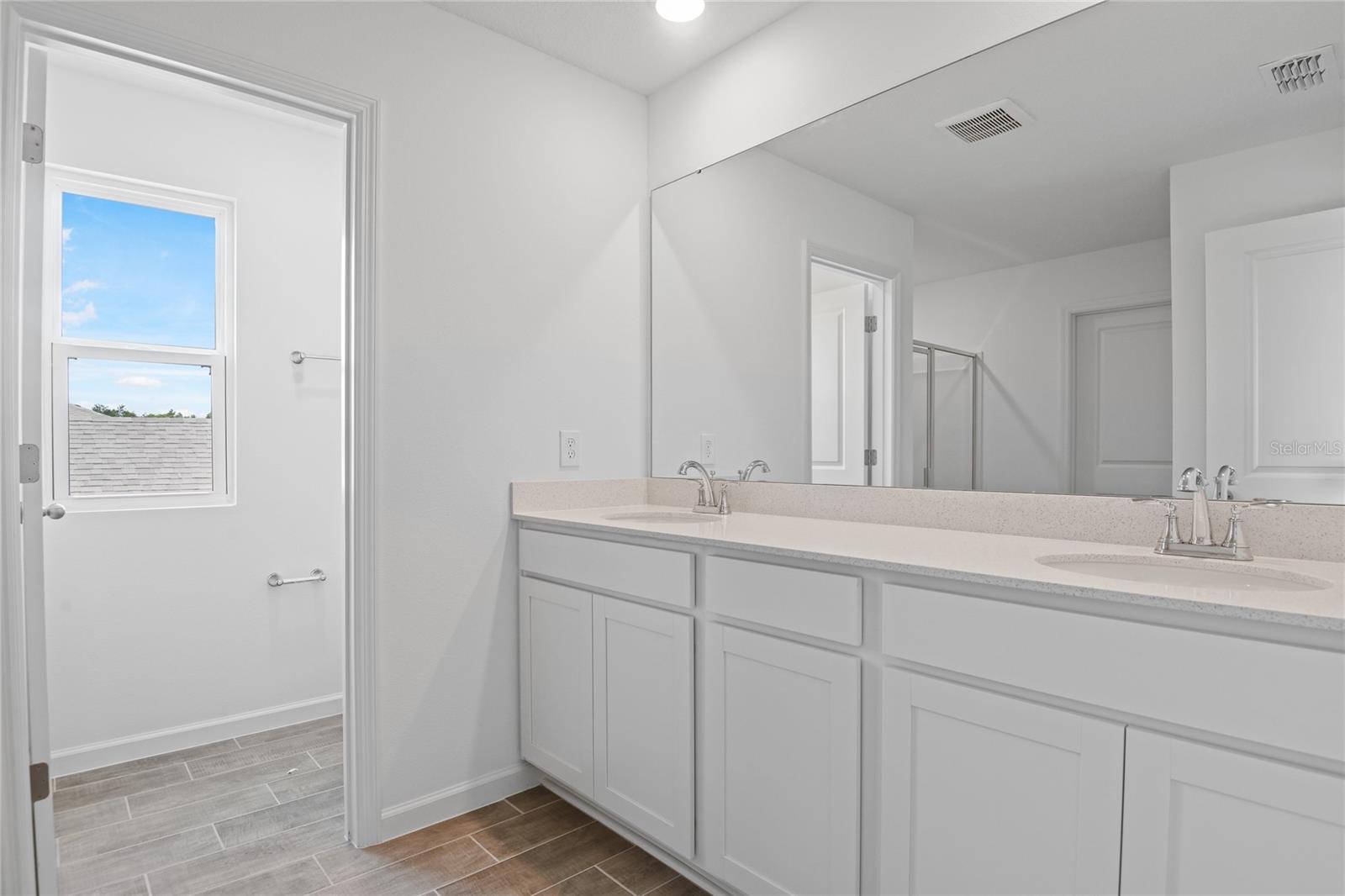 Image 11 of 17 For 753 Lake Dell Avenue