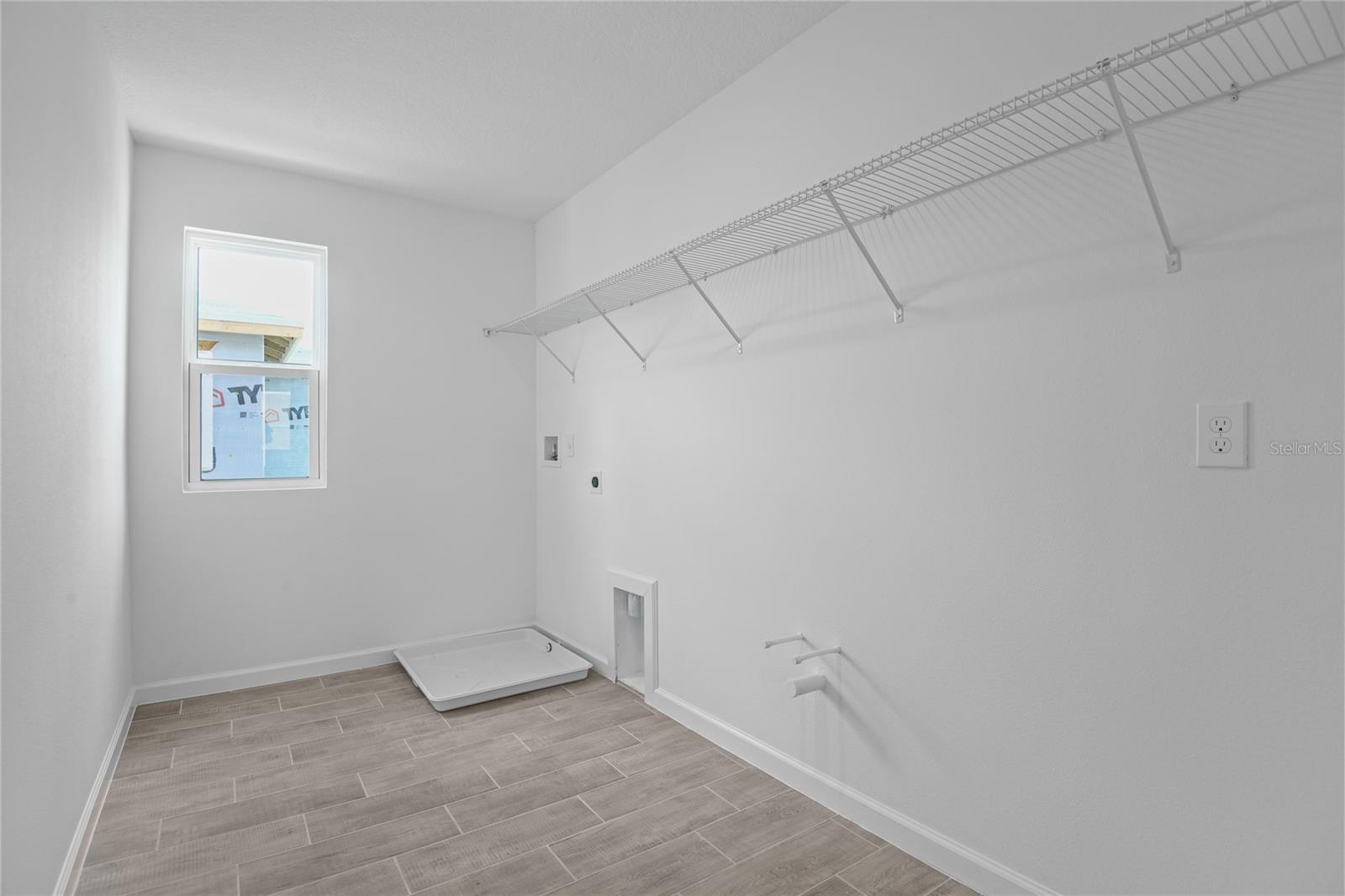 Image 14 of 17 For 753 Lake Dell Avenue