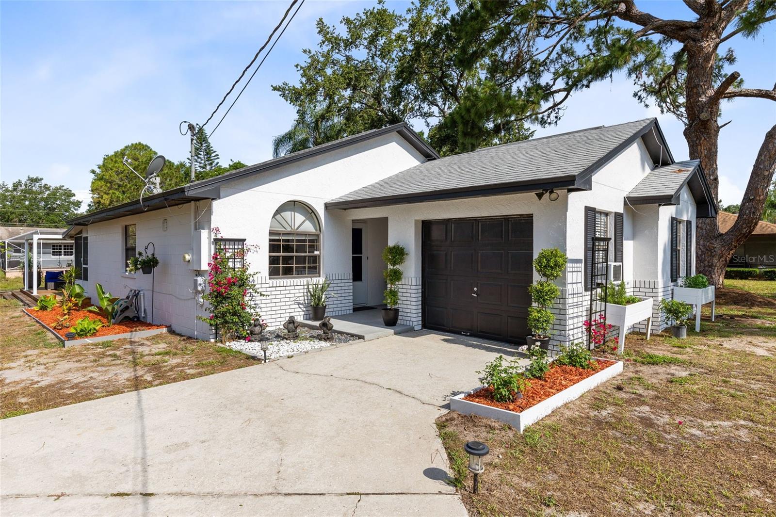 Image 2 of 38 For 106 Edgewater Drive