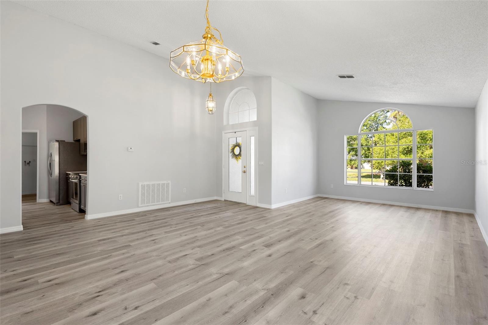 Image 3 of 24 For 707 Stonewyk Way