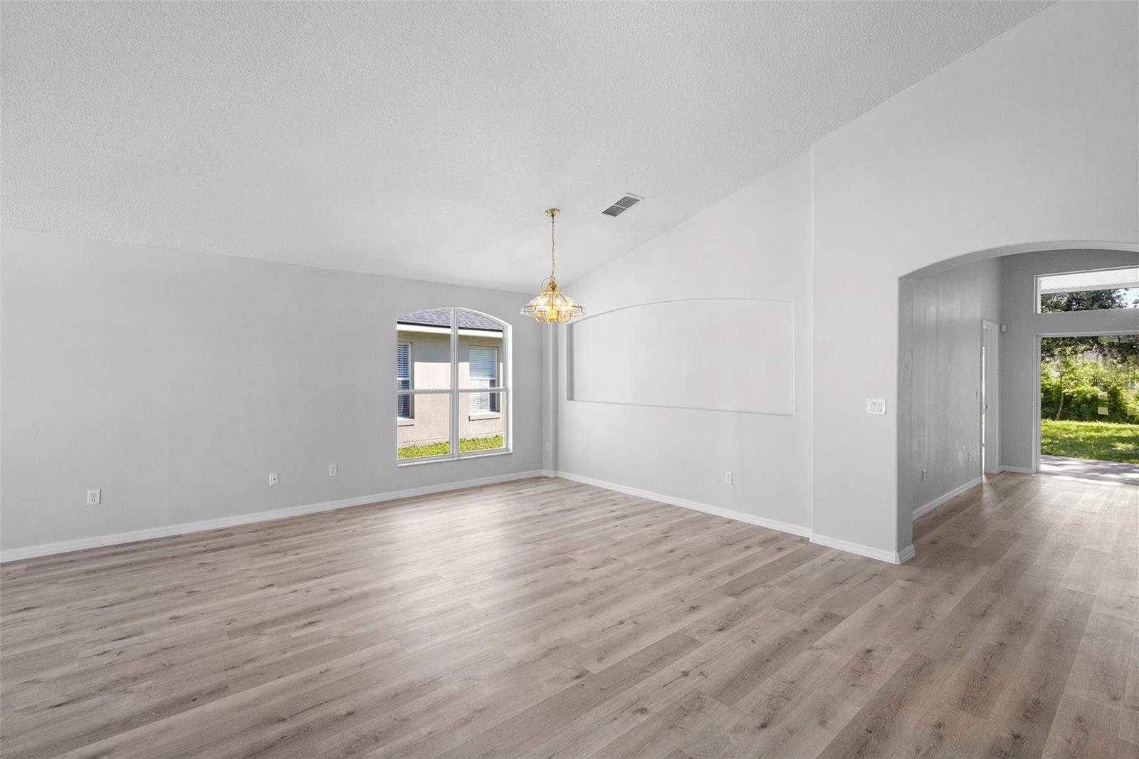 Image 4 of 24 For 707 Stonewyk Way