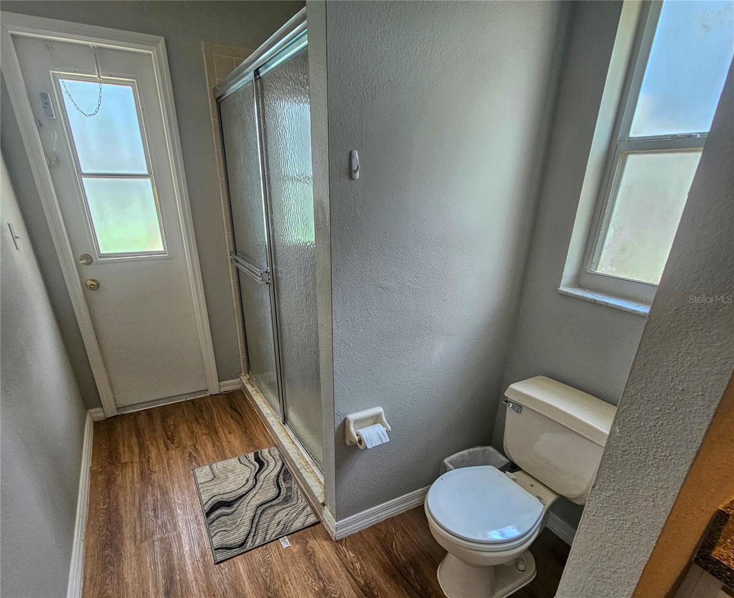 Image 10 of 21 For 215 Grovepark Drive