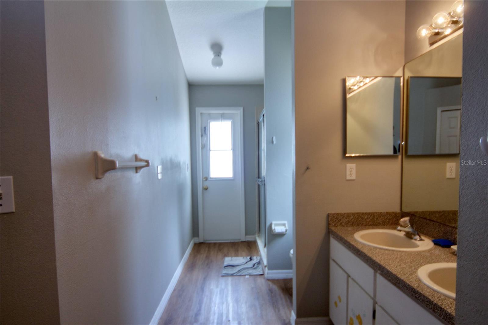 Image 11 of 21 For 215 Grovepark Drive