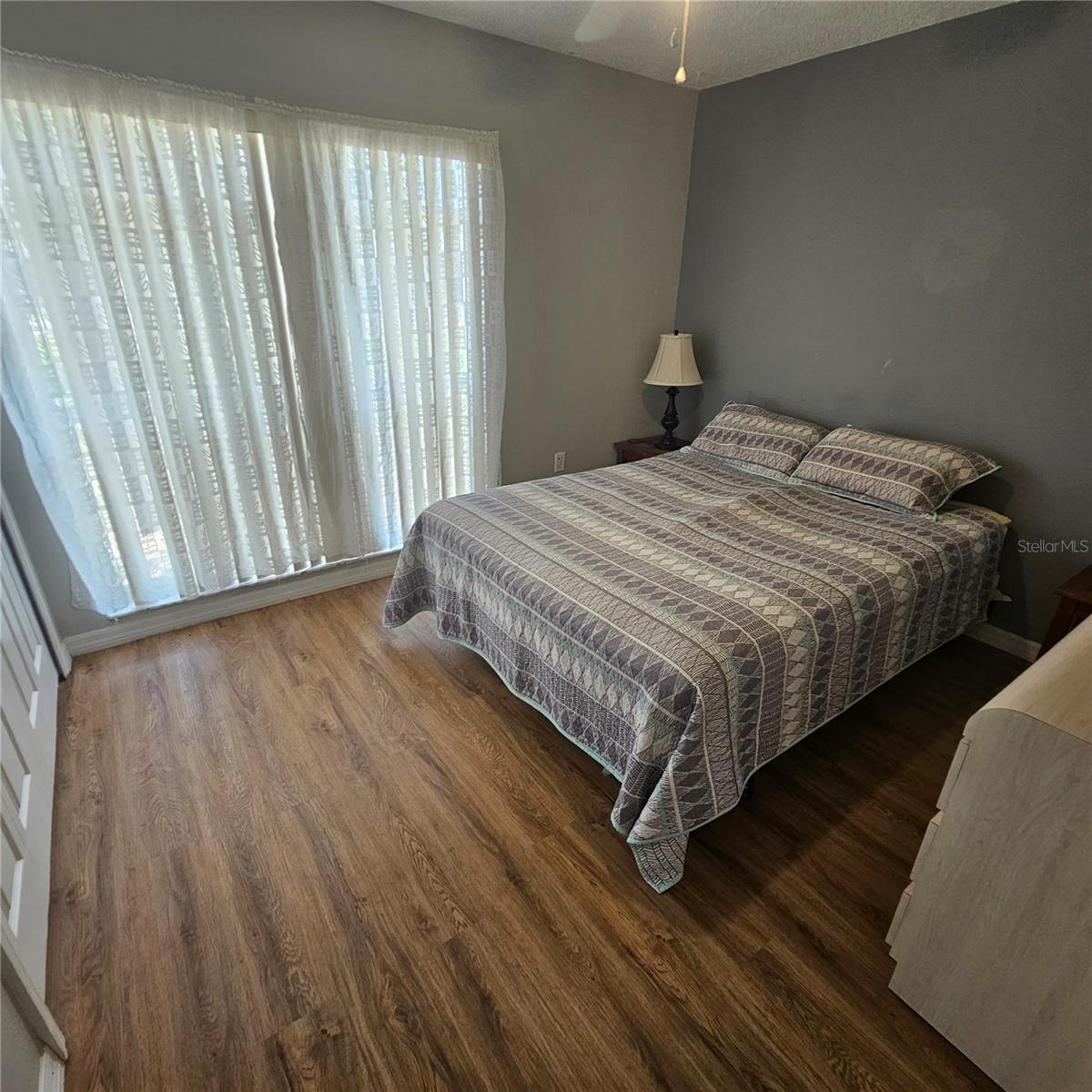 Image 12 of 21 For 215 Grovepark Drive