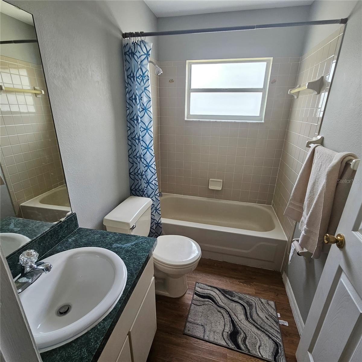 Image 14 of 21 For 215 Grovepark Drive