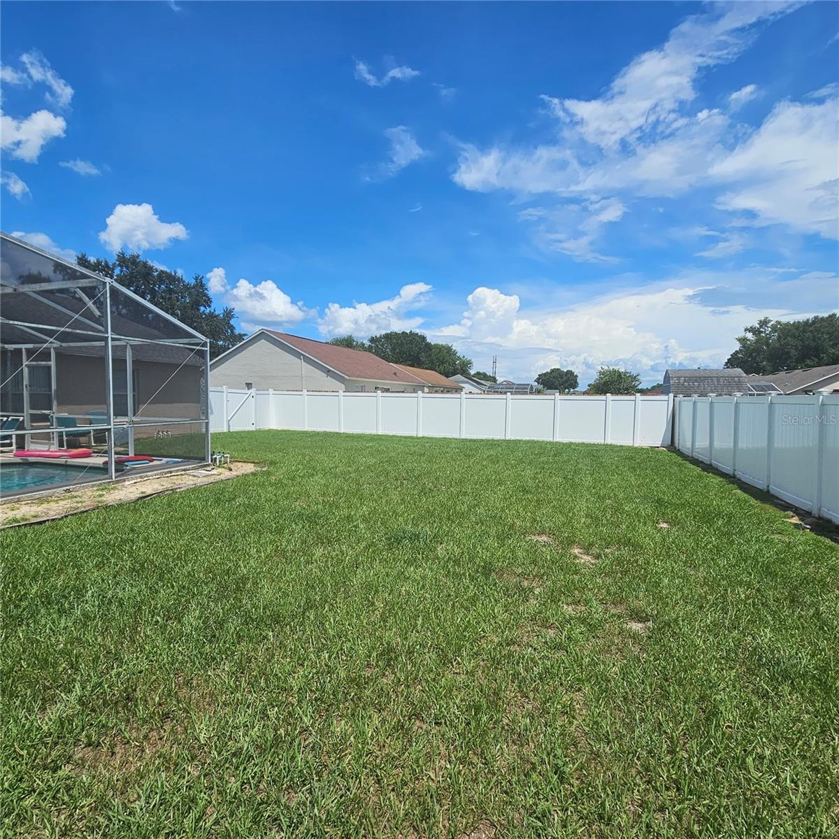 Image 16 of 21 For 215 Grovepark Drive