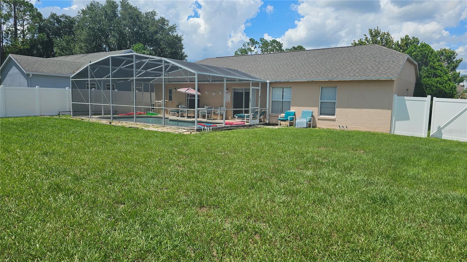 Image 3 of 21 For 215 Grovepark Drive