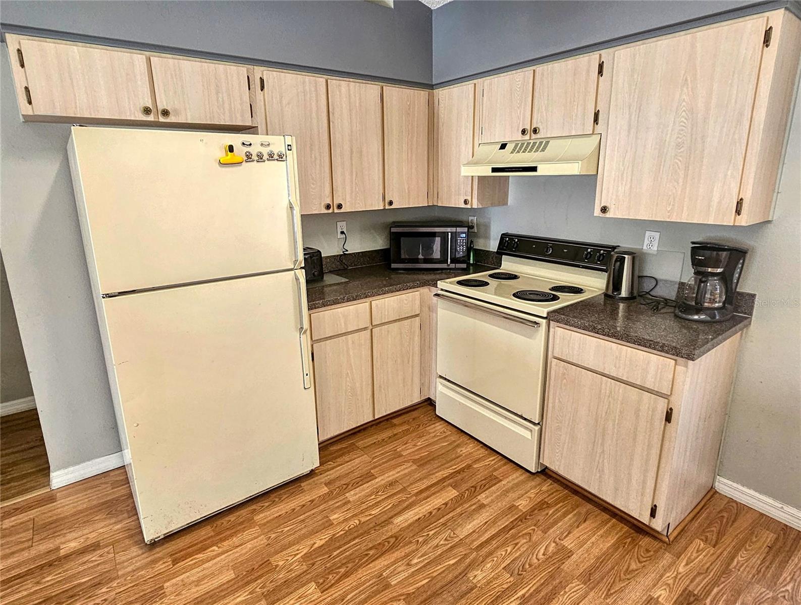 Image 6 of 21 For 215 Grovepark Drive