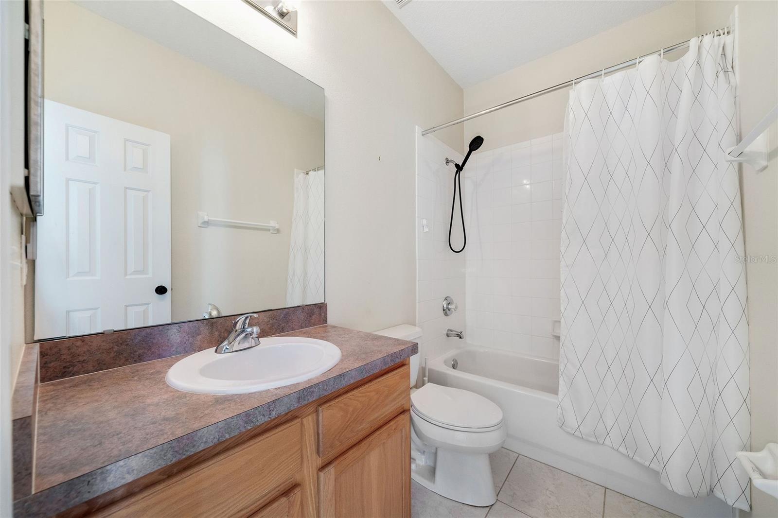 Image 21 of 31 For 121 Longview Avenue