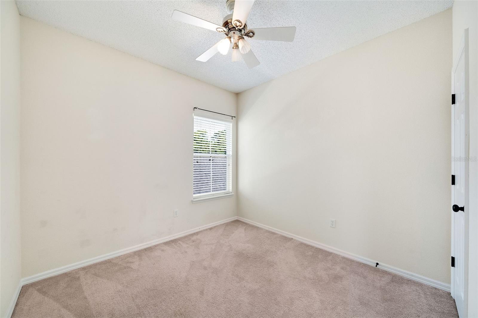 Image 23 of 31 For 121 Longview Avenue