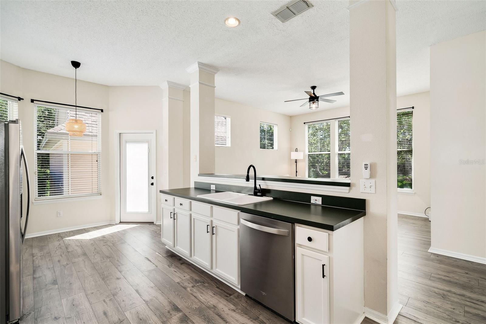Image 7 of 31 For 121 Longview Avenue
