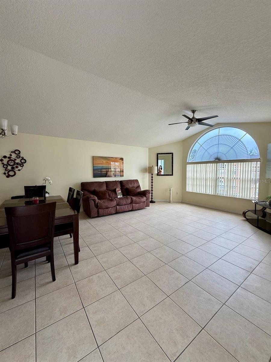 Image 4 of 16 For 8705 Knightsbridge Court D