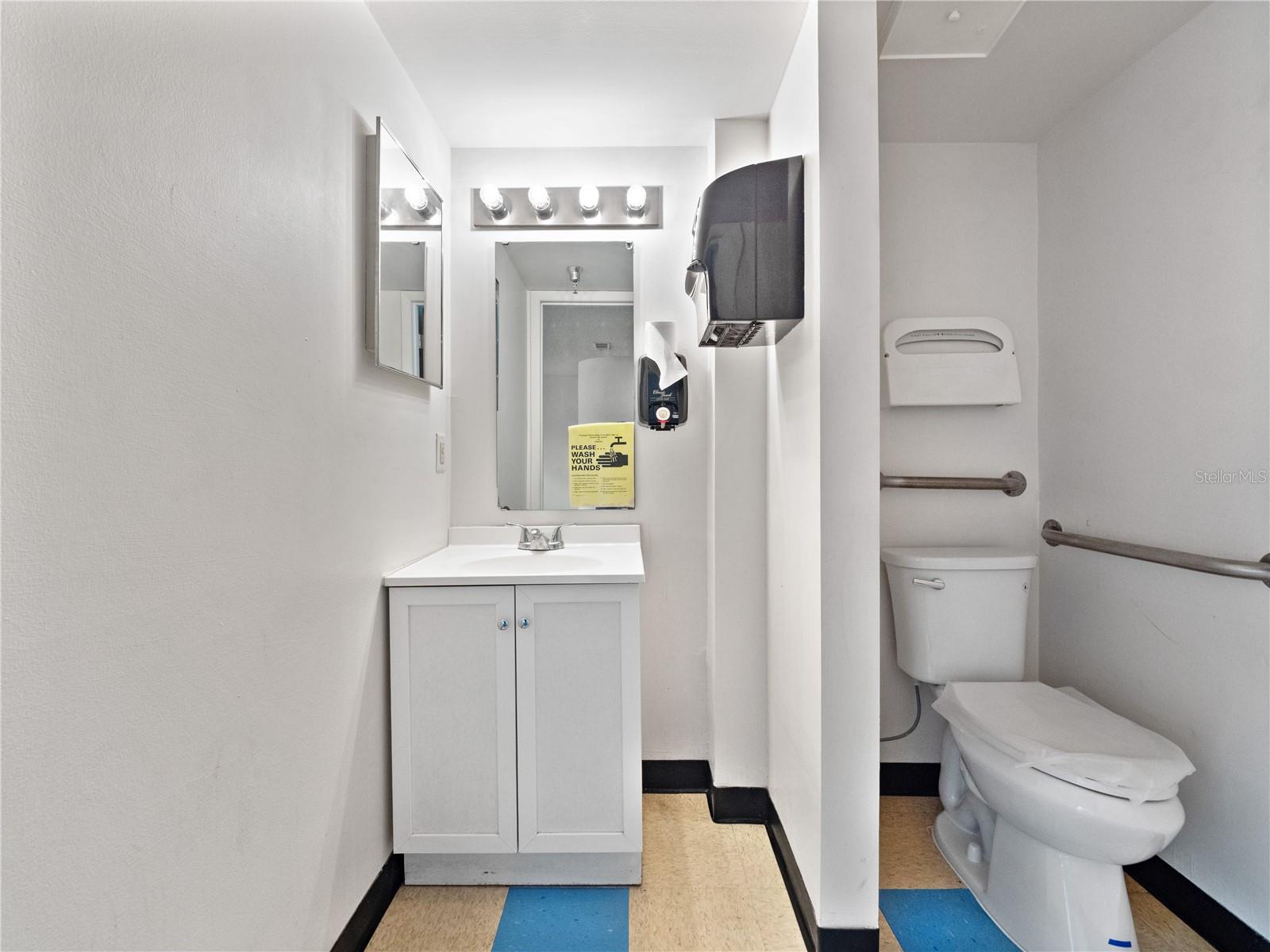 Image 34 of 55 For 5037 North Lane