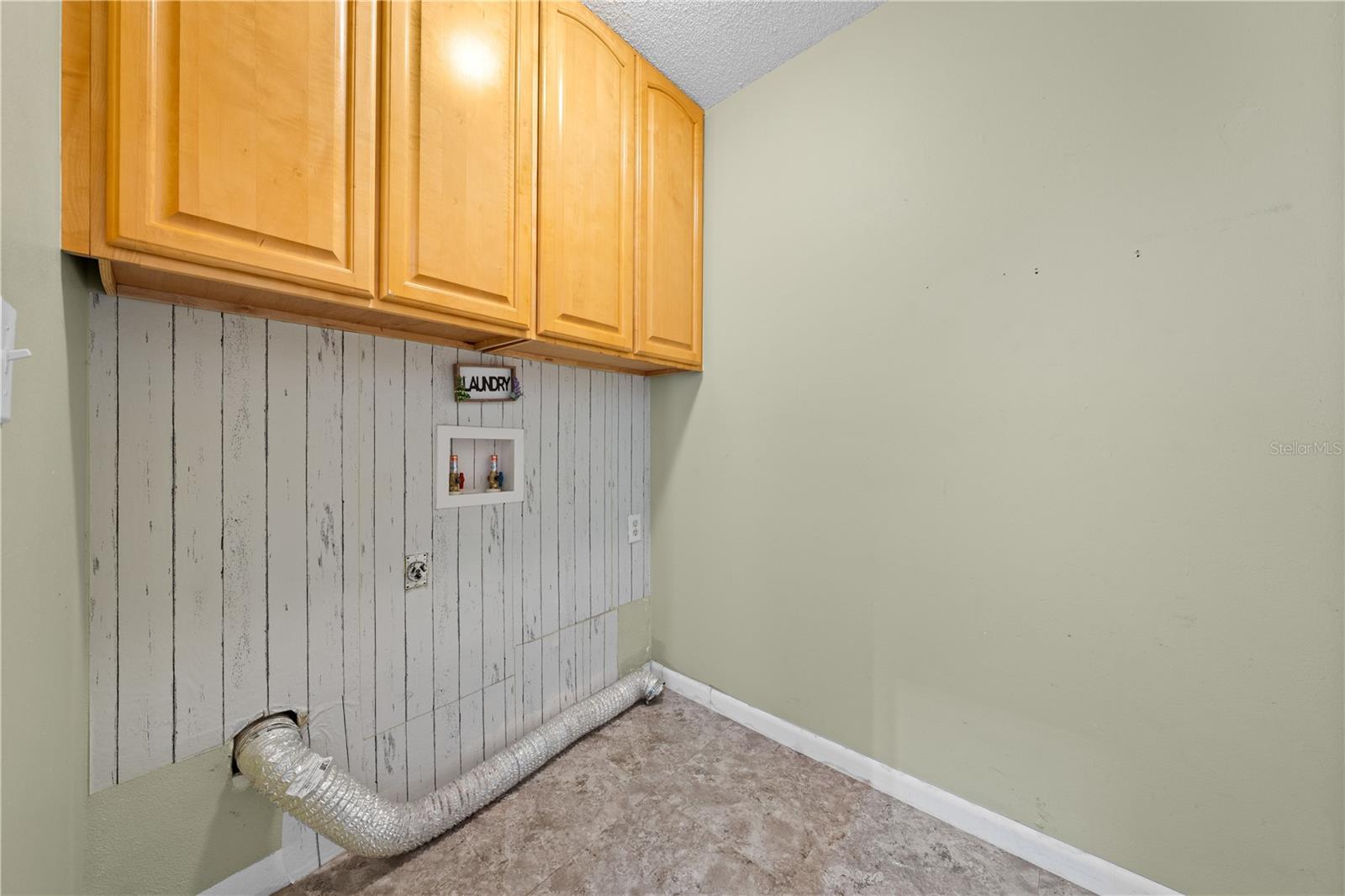 Image 14 of 49 For 8322 Cascade Oaks Drive