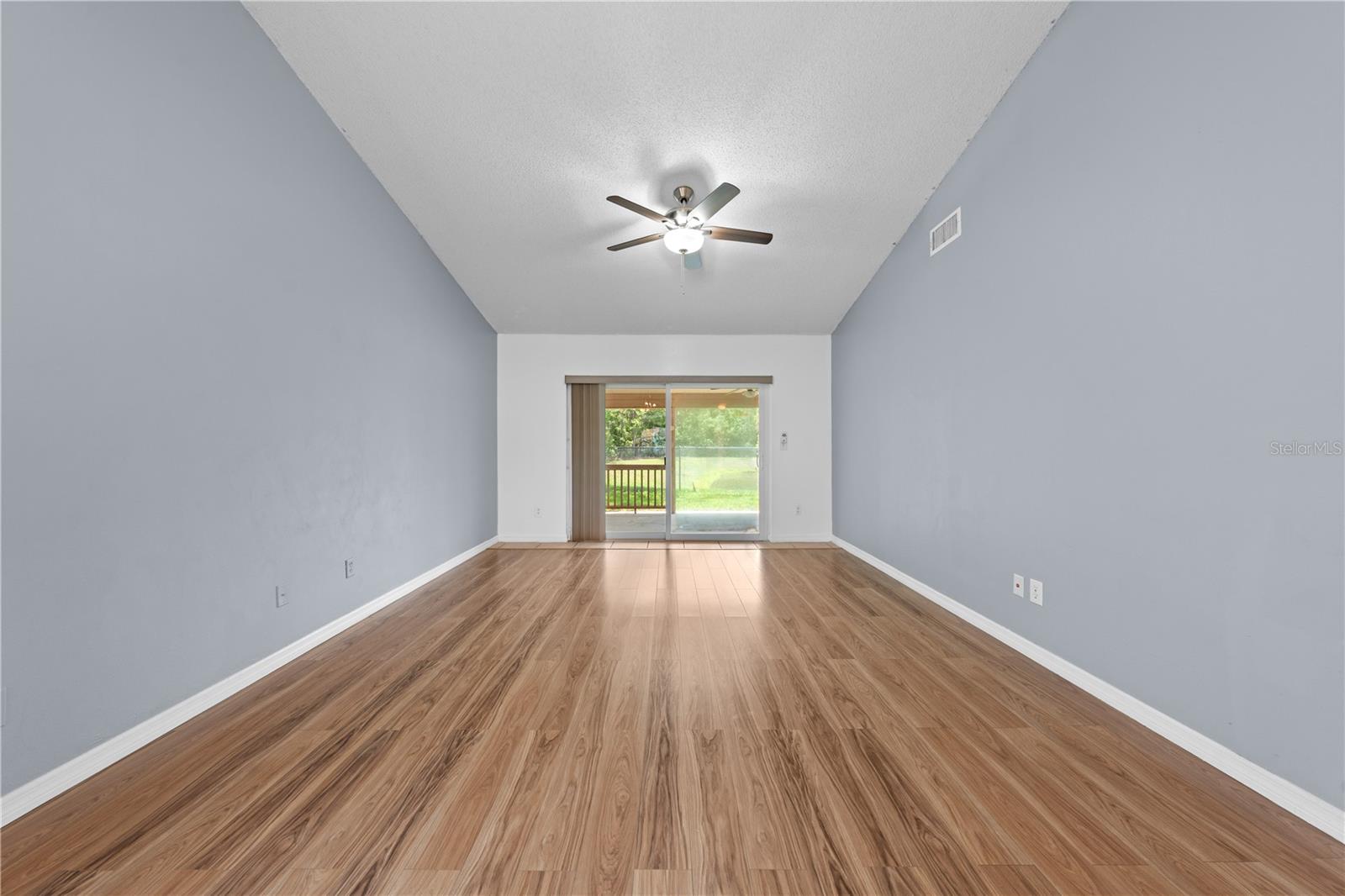 Image 17 of 49 For 8322 Cascade Oaks Drive