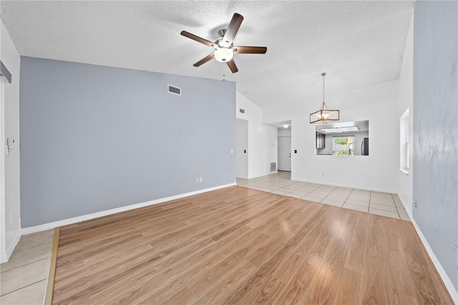 Image 18 of 49 For 8322 Cascade Oaks Drive