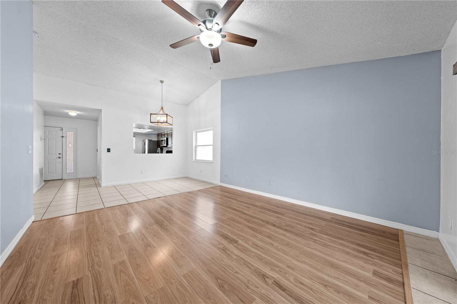 Image 19 of 49 For 8322 Cascade Oaks Drive