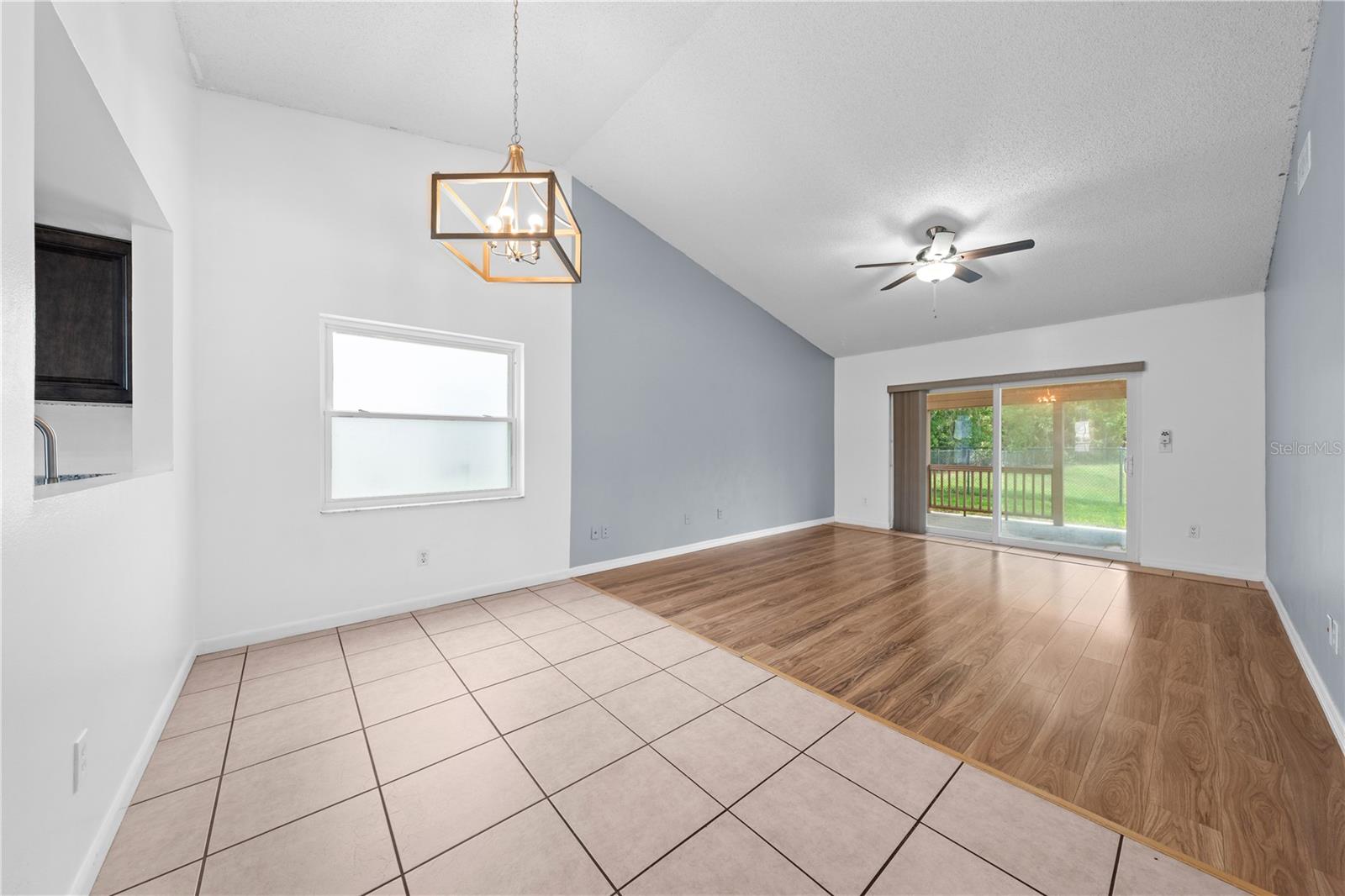 Image 9 of 49 For 8322 Cascade Oaks Drive