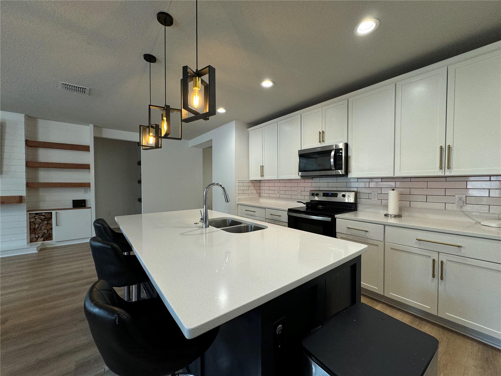 Listing photo id 1 for 3108 Cassidy Lane