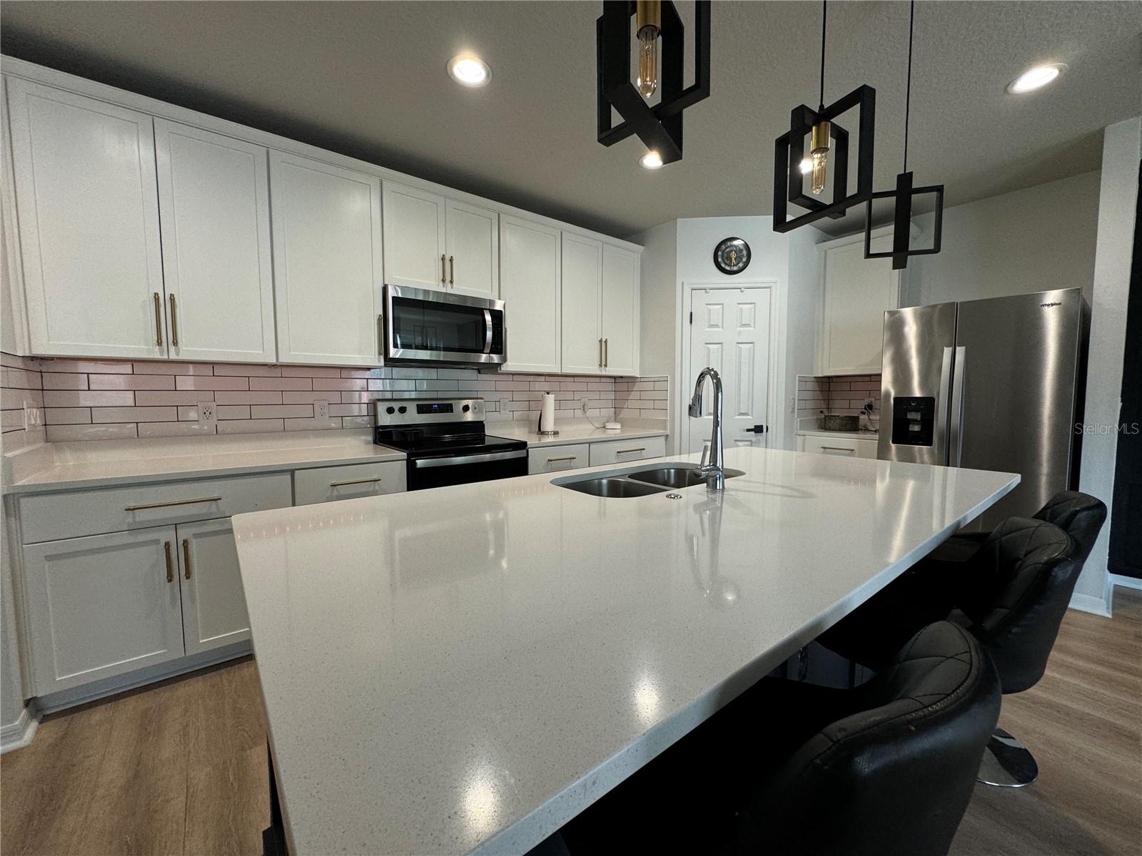 Listing photo id 4 for 3108 Cassidy Lane