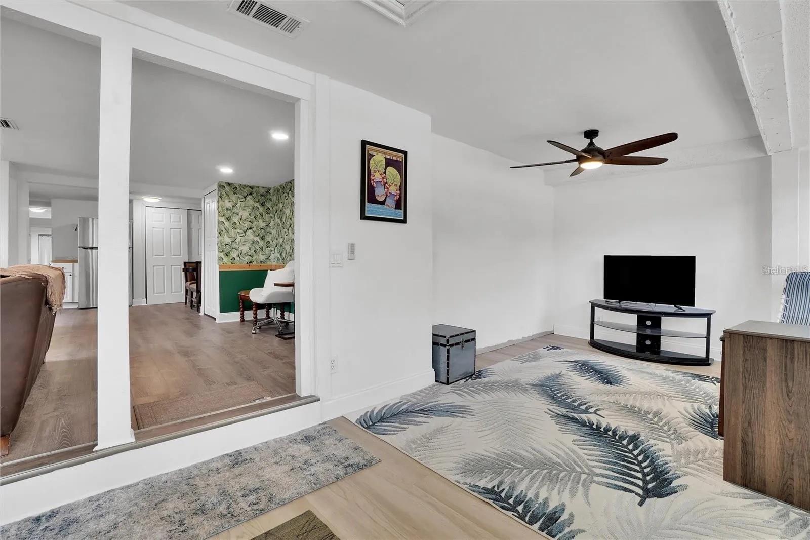 Image 4 of 19 For 181 Oak Street