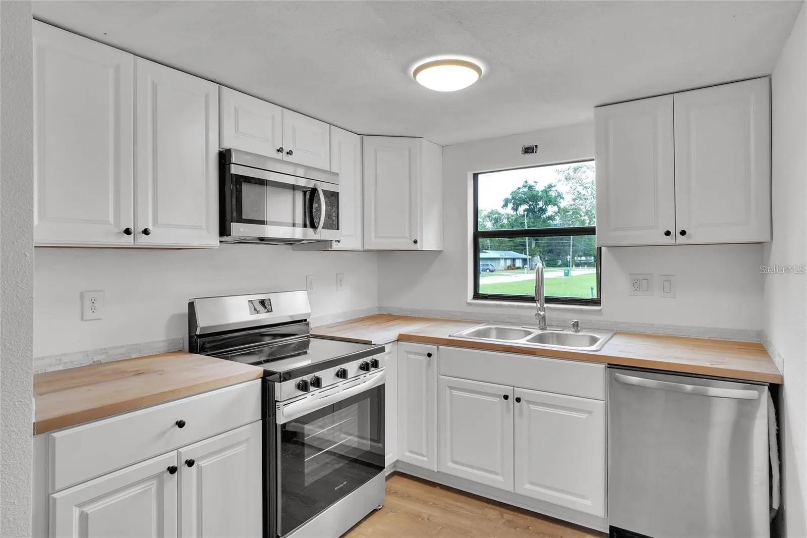Image 7 of 19 For 181 Oak Street