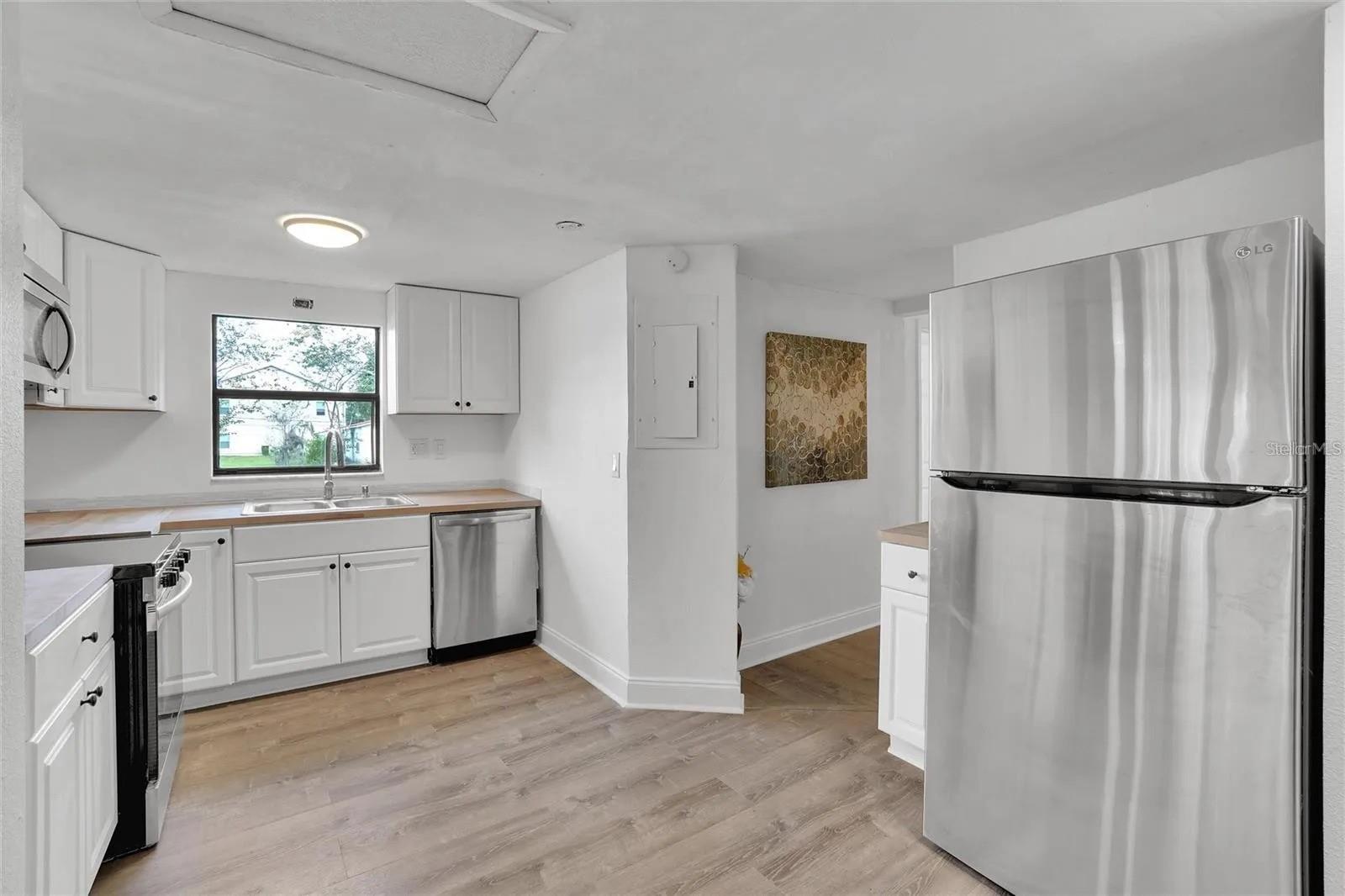 Image 8 of 19 For 181 Oak Street