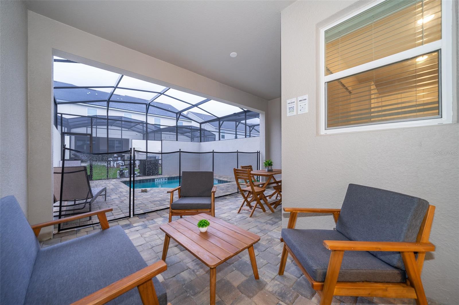 Image 16 of 27 For 1852 Tropical Palms Circle