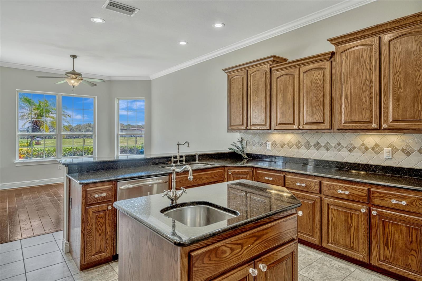Image 18 of 100 For 2350 Bradbury Road