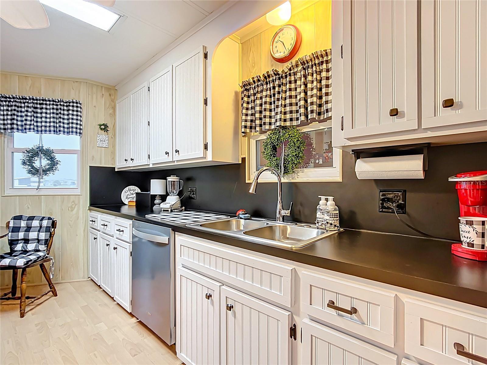 Image 11 of 52 For 6044 Grand Oaks Drive Se
