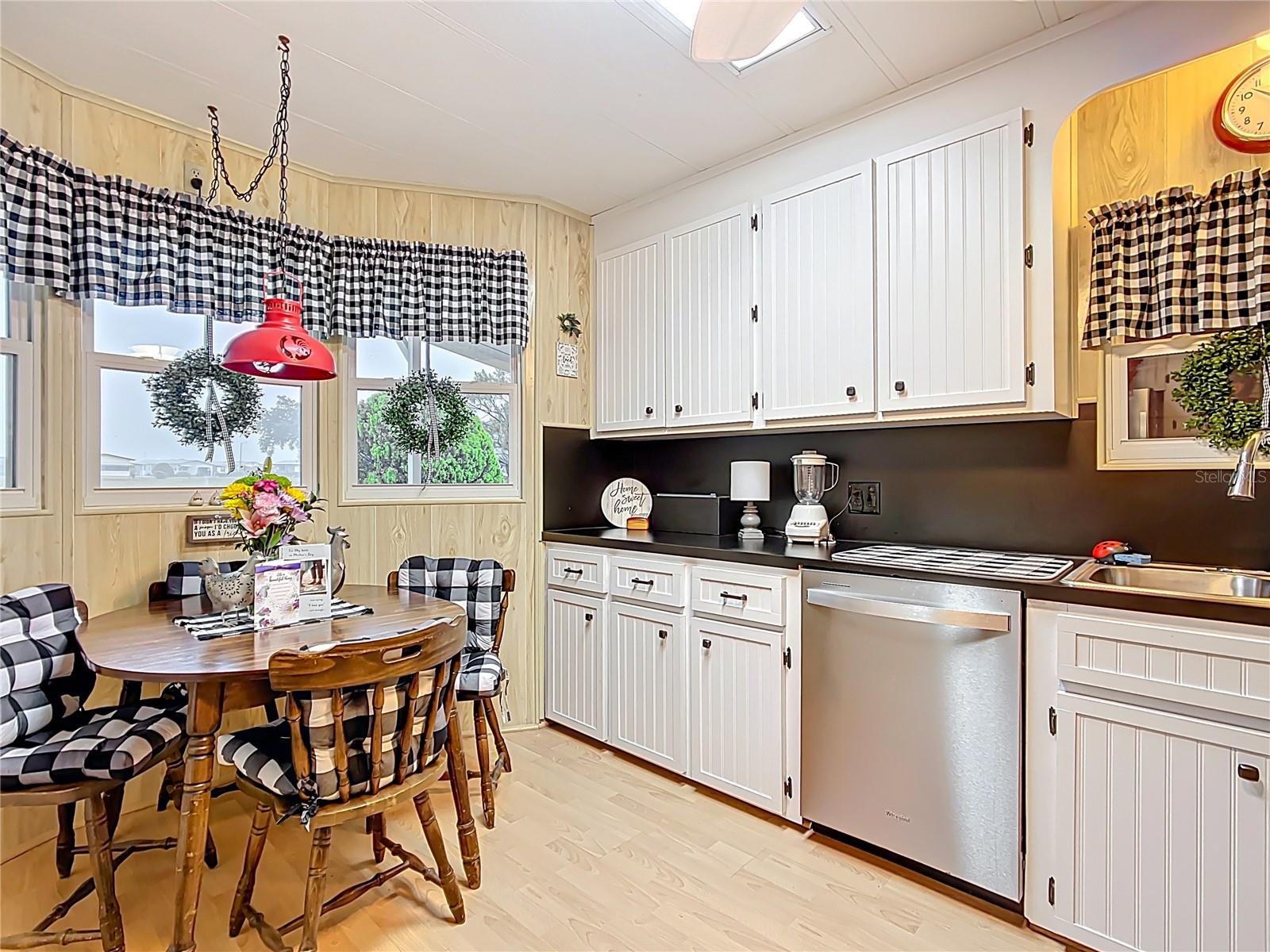Image 14 of 52 For 6044 Grand Oaks Drive Se