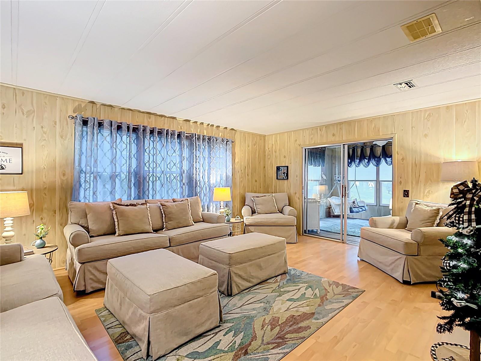 Image 5 of 52 For 6044 Grand Oaks Drive Se