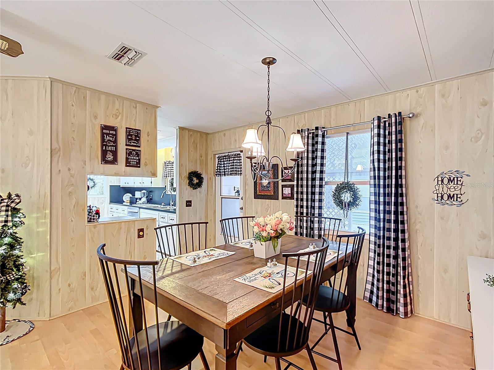 Image 6 of 52 For 6044 Grand Oaks Drive Se